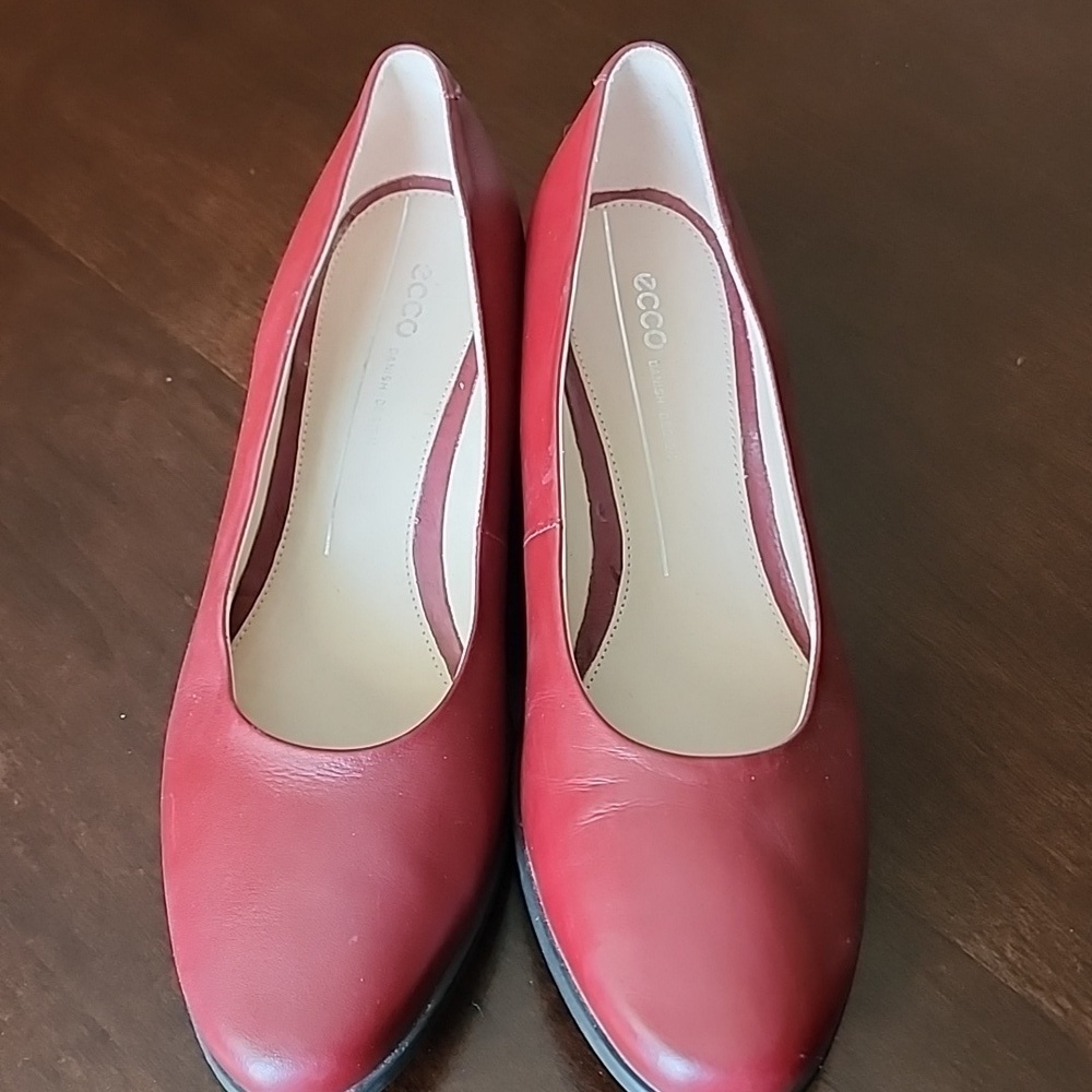 Ecco Women's Burgundy Leather Wedge Pumps Size 7- 7.5 (38)